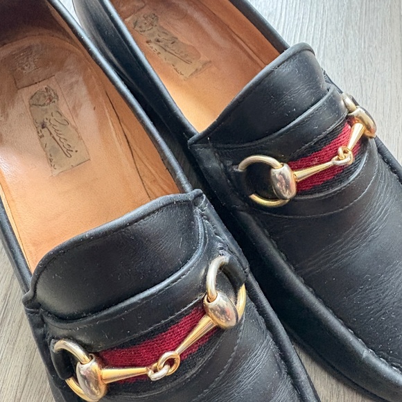 Gucci Black Leather Loafers with Red and Gold Accents - Picture 4 of 4